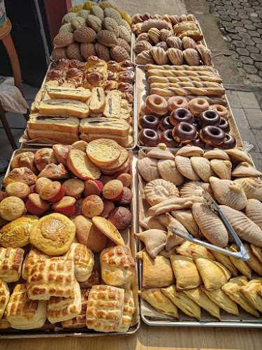 Fotografia tomada fuera de MONARCA'S Panadería y Pizzería - Panadería en Paracho de Verduzco, Mich.
