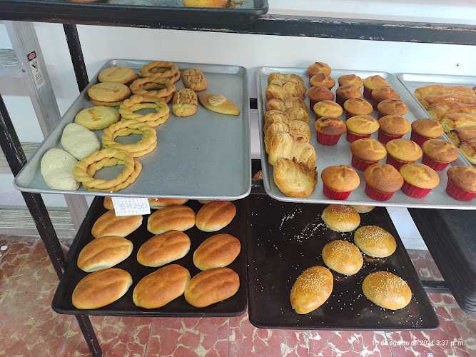 Fotografia tomada fuera de PANADERIA DENISS - Panadería en Santa Ana Chiautempan, Tlax.